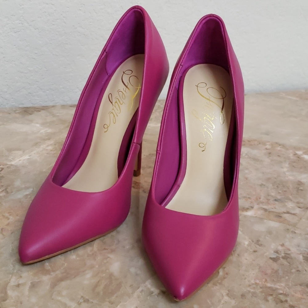 NWOT Fergie Alexi Fuchsia Size 5M